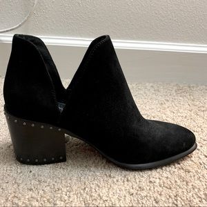 VINCE CAMUTO Black V-Cut Ankle Booties